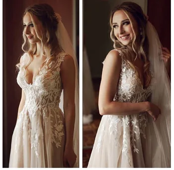 New Lace Appliques Wedding Dress Elegant Elegant Beach Bride Dress Custom Made Sexy Fairy White Ivory Wedding Gown
New Lace Appliques Wedding Dress Elegant Elegant Beach Bride Dress Custom Made Sexy Fairy White Ivory Wedding Gown
