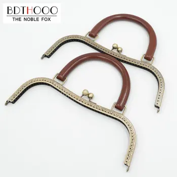 BDTHOOO 27cm Metal Purse Frame Solid Wooden Handle DIY Kiss Clasp Lock for Women Clutch Handmade Handbag Antique Bag Accessories
BDTHOOO 27cm Metal Purse Frame Solid Wooden Handle DIY Kiss Clasp Lock for Women Clutch Handmade Handbag Antique Bag Accessories