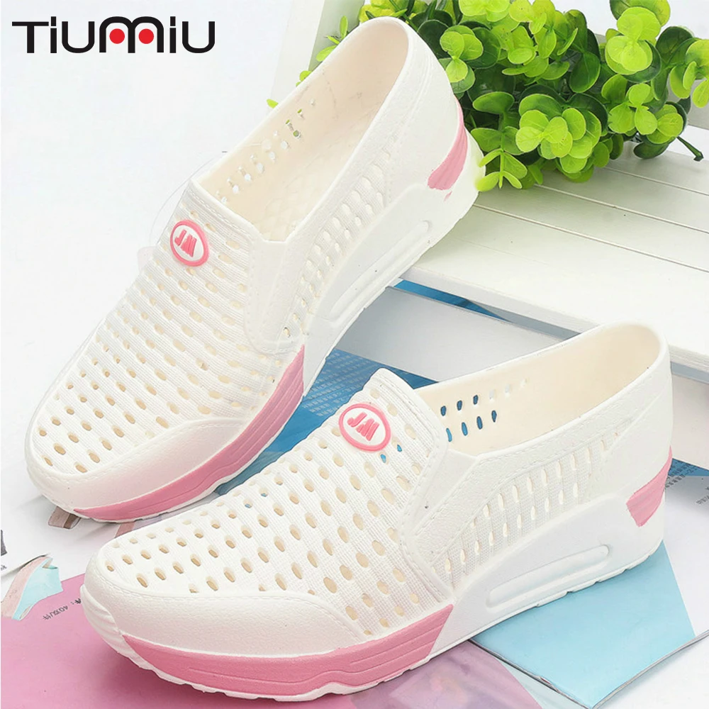 Summer Women White Nurse Hole Shoes Elasticity Sandals Wedges Hollow Hospitral Work Comfortable Breathable Tourism Beach Female
Summer Women White Nurse Hole Shoes Elasticity Sandals Wedges Hollow Hospitral Work Comfortable Breathable Tourism Beach Female