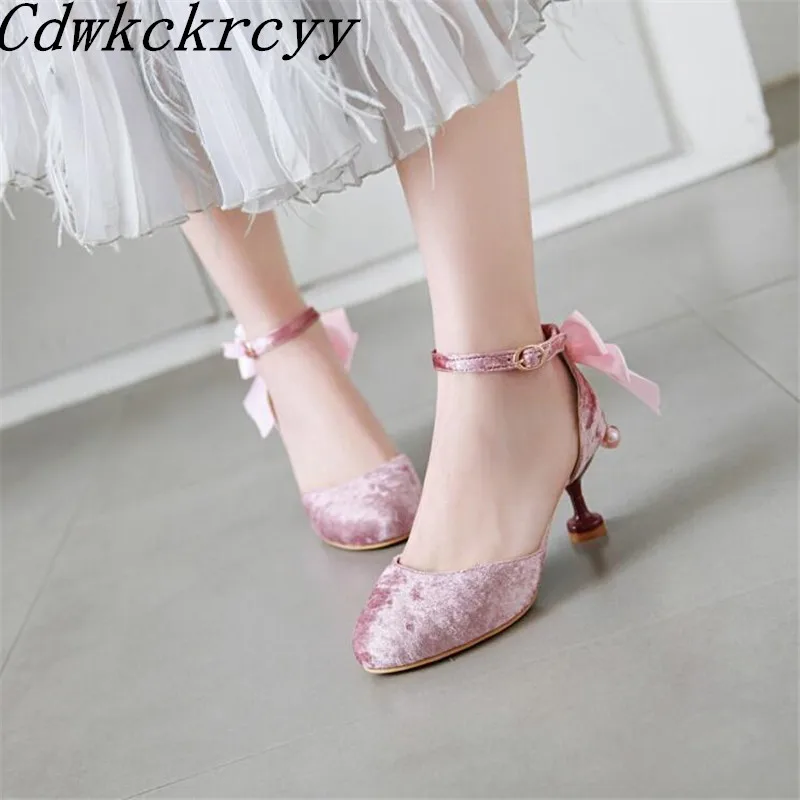Summer New pattern fashionSimplicity Suede High-heeled Women sandals white gules Beige Pearl Sweet Bow children Women sandals
Summer New pattern fashionSimplicity Suede High-heeled Women sandals white gules Beige Pearl Sweet Bow children Women sandals