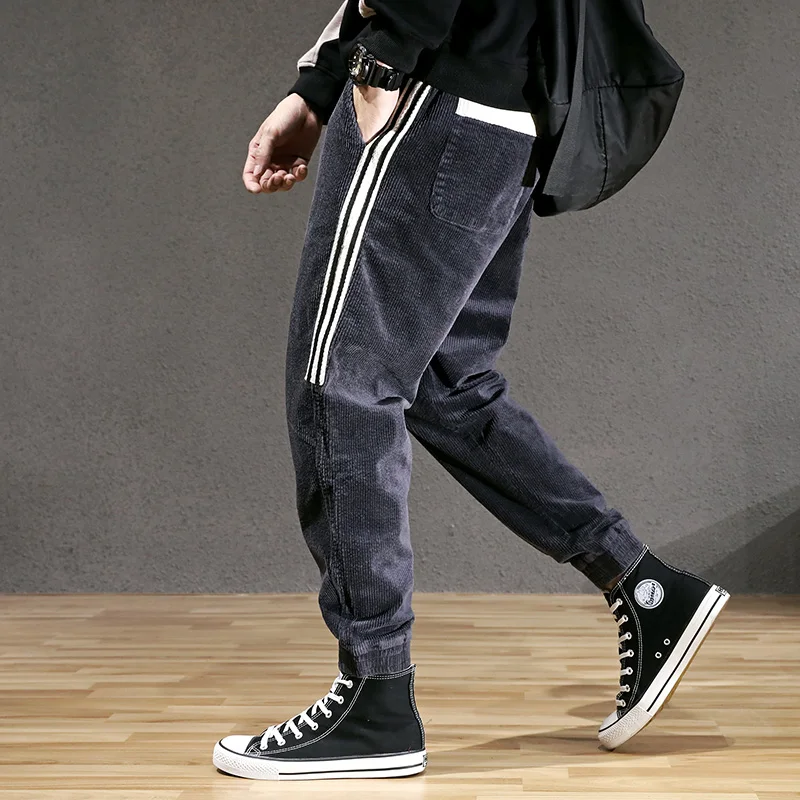 Fashion Streetwear Joggers Pants Men White Stripe Designer Corduroy Casual SweatPants Harem Trousers Loose Fit Hip Hop Pants Men
Fashion Streetwear Joggers Pants Men White Stripe Designer Corduroy Casual SweatPants Harem Trousers Loose Fit Hip Hop Pants Men