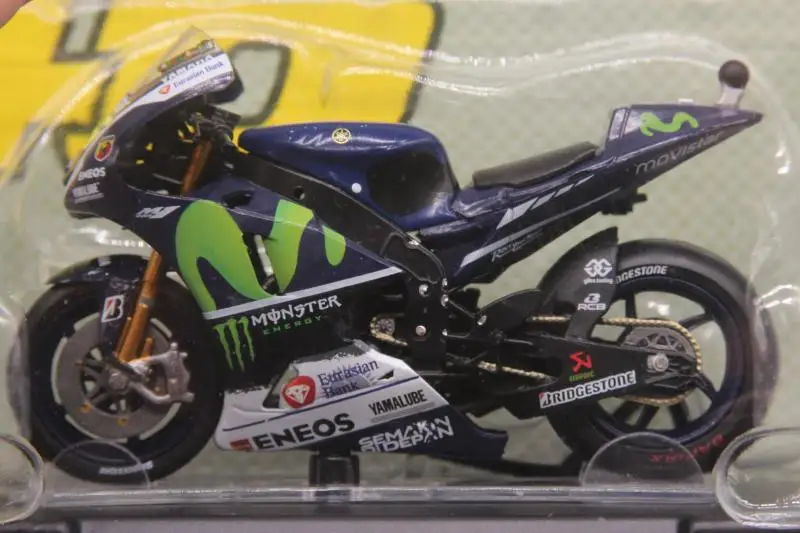 Leo 1:18 Yamaha YZR-M1 2015 motorcycle alloy model Car Diecast Metal Toys Birthday Gift For Kids Boy
Leo 1:18 Yamaha YZR-M1 2015 motorcycle alloy model Car Diecast Metal Toys Birthday Gift For Kids Boy