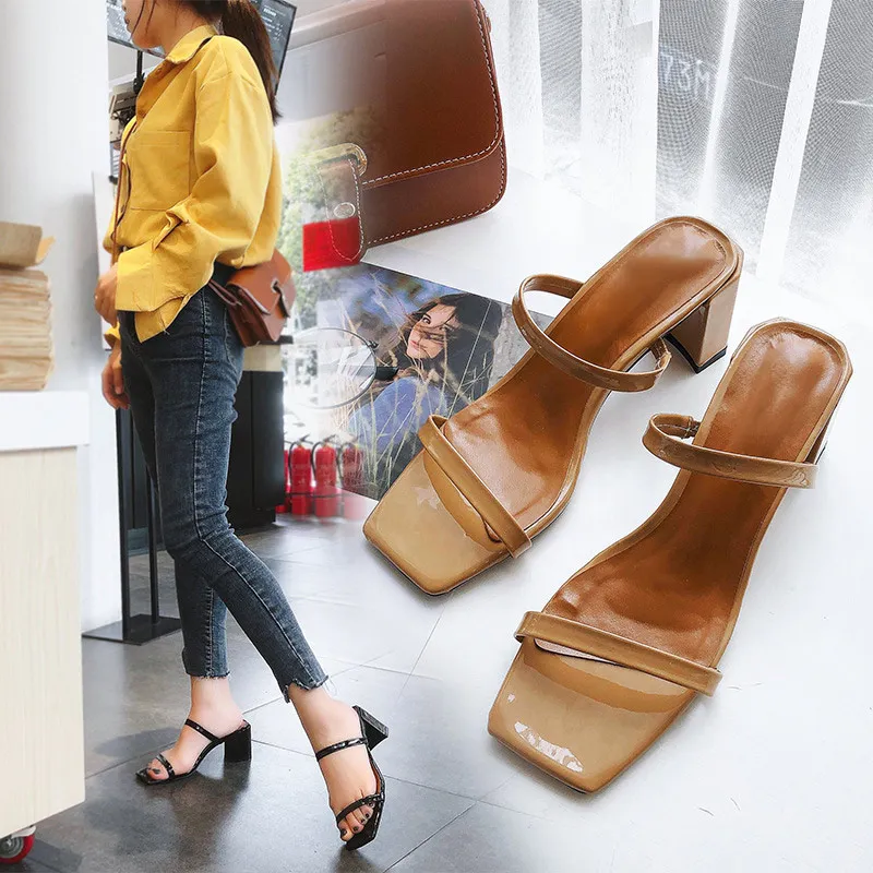 Summer Women Slip On Square Heel Slippers Outdoor Sandals Comfortable Female PU Thin Strap Slides Fashion Elegant Ladies Shoe
Summer Women Slip On Square Heel Slippers Outdoor Sandals Comfortable Female PU Thin Strap Slides Fashion Elegant Ladies Shoe