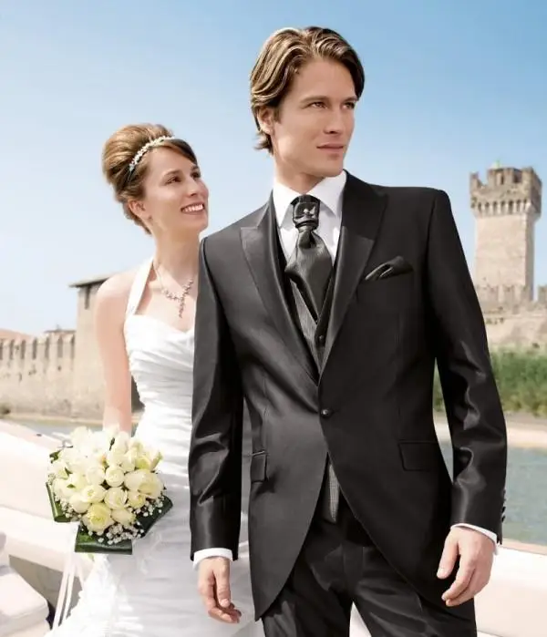 High quality Black Peak Lapel One Button Groom Tuxedos Wedding Party Groomsman Suit Wedding Party Suit ( jacket+Pants+vest+tie)
High quality Black Peak Lapel One Button Groom Tuxedos Wedding Party Groomsman Suit Wedding Party Suit ( jacket+Pants+vest+tie)