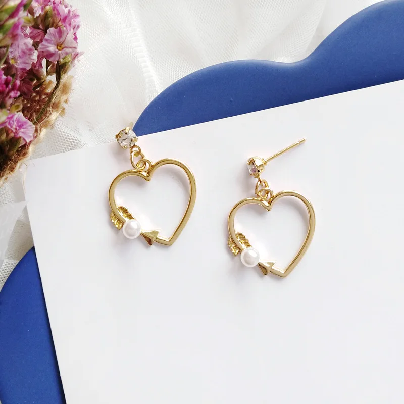 Cute Kawaii Korean Girl Hollow Pearl Heart Shape Dangle Earrings Imitated Pearl Rhinestone The arrow of love Drop Earrings
Cute Kawaii Korean Girl Hollow Pearl Heart Shape Dangle Earrings Imitated Pearl Rhinestone The arrow of love Drop Earrings