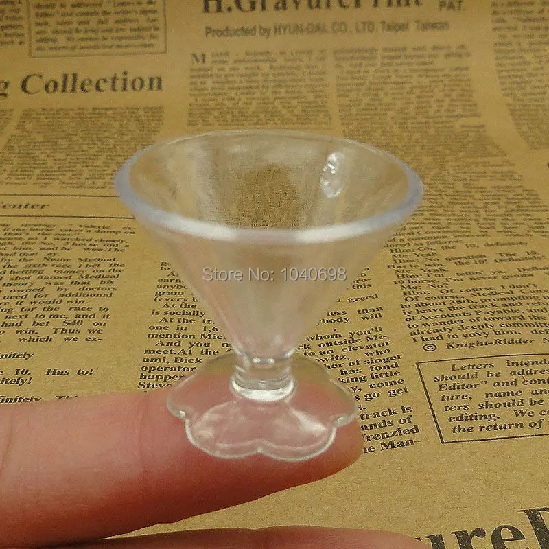 20pcs/lot Clear Wine Glass goblet cup imitation PVC Plastic glass 32mm Artificial Parfait Cups Miniature Food Deco Part
20pcs/lot Clear Wine Glass goblet cup imitation PVC Plastic glass 32mm Artificial Parfait Cups Miniature Food Deco Part
