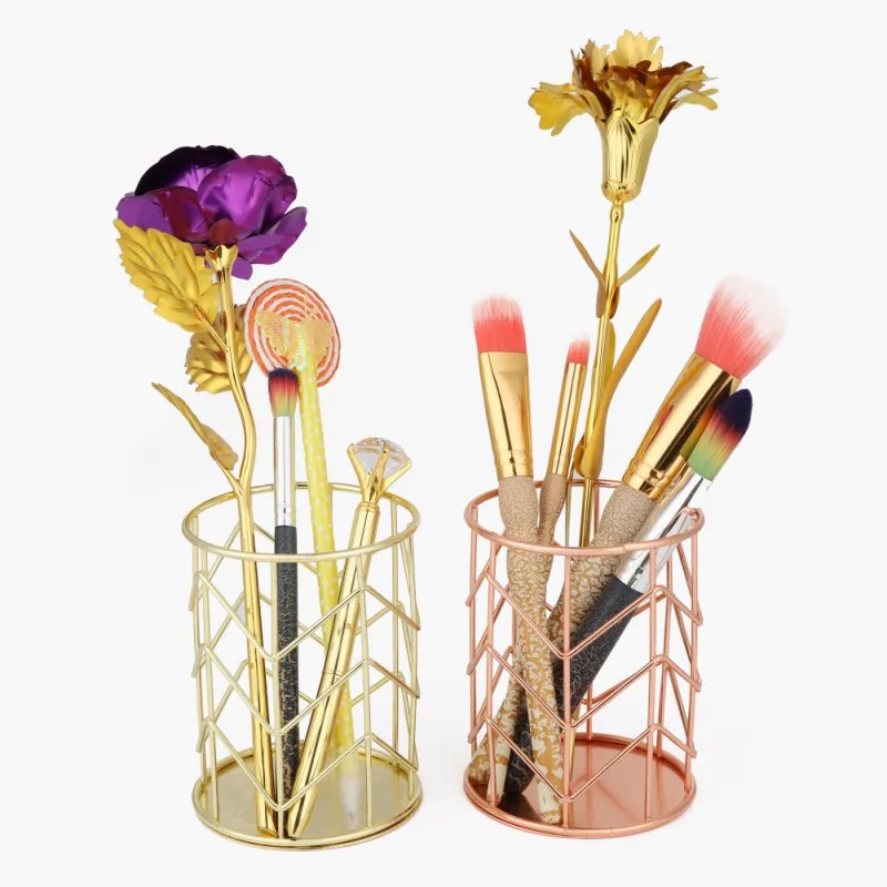 Iron Nordic geometric craft cosmetics brush storage basket debris stationery storage bucket desktop decoration Organization
Iron Nordic geometric craft cosmetics brush storage basket debris stationery storage bucket desktop decoration Organization