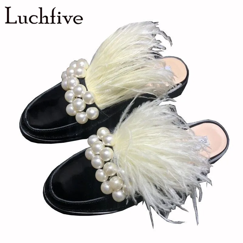 Luchfive Genuine Leather Pearl Feather Outdoor Slippers 2019 New Design Fashion Round Toe Party Casual Shoes Woman Black Slipper
Luchfive Genuine Leather Pearl Feather Outdoor Slippers 2019 New Design Fashion Round Toe Party Casual Shoes Woman Black Slipper