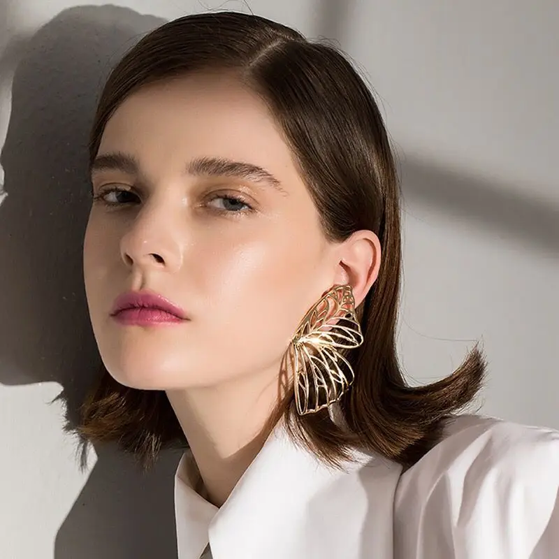 European 2 Colors New Fashion Butterfly Wings Design Stud Earrings Jewelry Big Hollow out Stud Earrings for Women Party Jewelry
European 2 Colors New Fashion Butterfly Wings Design Stud Earrings Jewelry Big Hollow out Stud Earrings for Women Party Jewelry