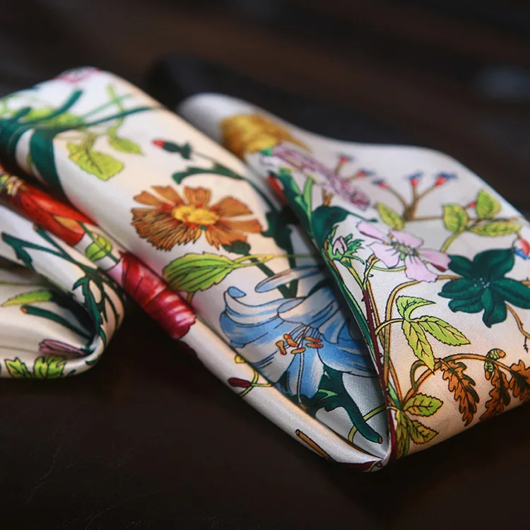 High quality flowers decorative silk scarf small square scarf office lady handbag decor 100% silk scarf
High quality flowers decorative silk scarf small square scarf office lady handbag decor 100% silk scarf