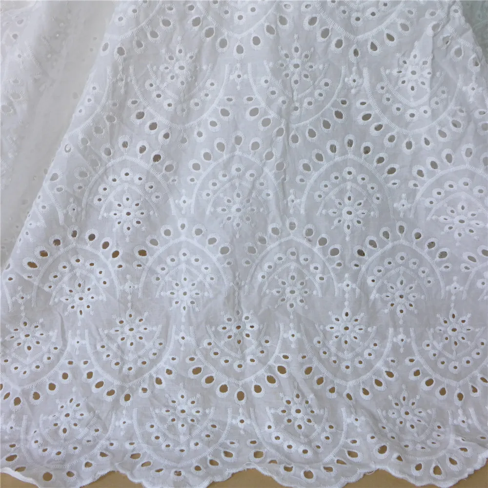 130cm Wide 2 Yards Embroidered White Cotton Eyelet Fabric With Scalloped Wedding Dress Material DIY Home Party Decor
130cm Wide 2 Yards Embroidered White Cotton Eyelet Fabric With Scalloped Wedding Dress Material DIY Home Party Decor