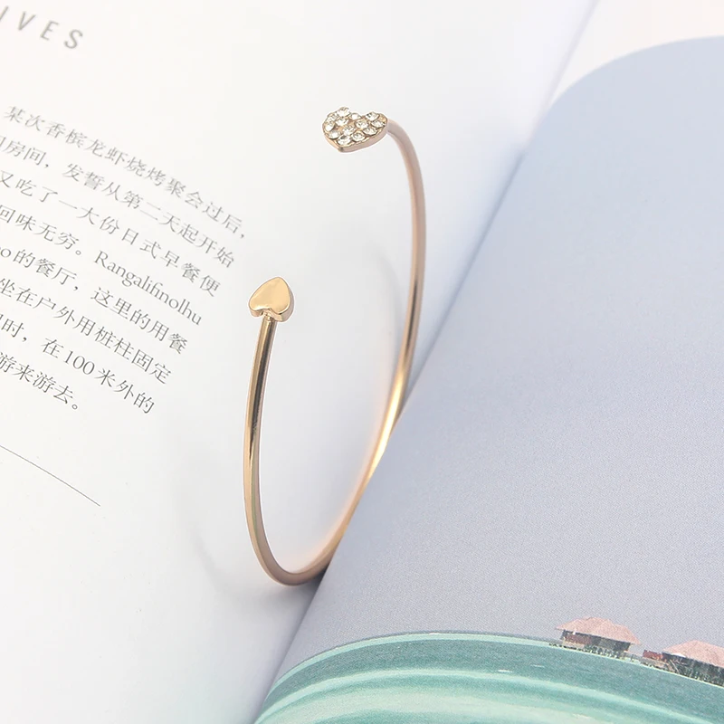 SUKI Vintage Women Open Copper Nail Heart Bracelets Simple Gold Color Elegant Metal Cuff Bangle For Women Gold Pulsera Jewelry
SUKI Vintage Women Open Copper Nail Heart Bracelets Simple Gold Color Elegant Metal Cuff Bangle For Women Gold Pulsera Jewelry