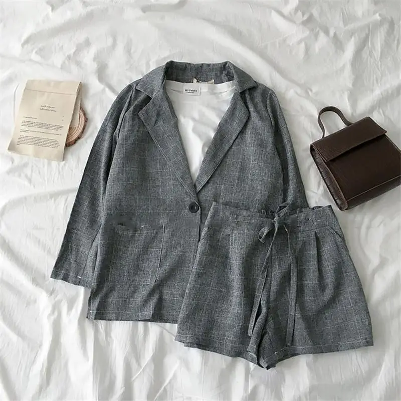 Casual Plaid Suit Female Blazer And Shorts Suit Set Female Coat Turn Down Collar Chic Suit Women Office 2 Piece Set Outfits J156
Casual Plaid Suit Female Blazer And Shorts Suit Set Female Coat Turn Down Collar Chic Suit Women Office 2 Piece Set Outfits J156