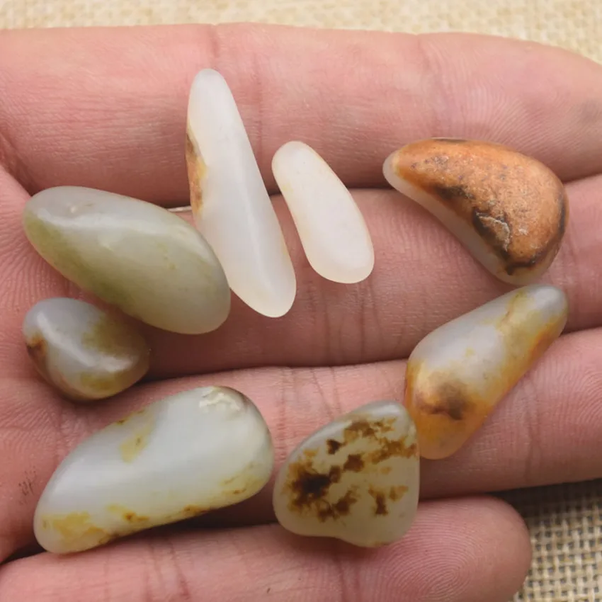 Xinjiang hetian seed material raw stone pendant original seed raw leather small seed material pendant/1
Xinjiang hetian seed material raw stone pendant original seed raw leather small seed material pendant/1