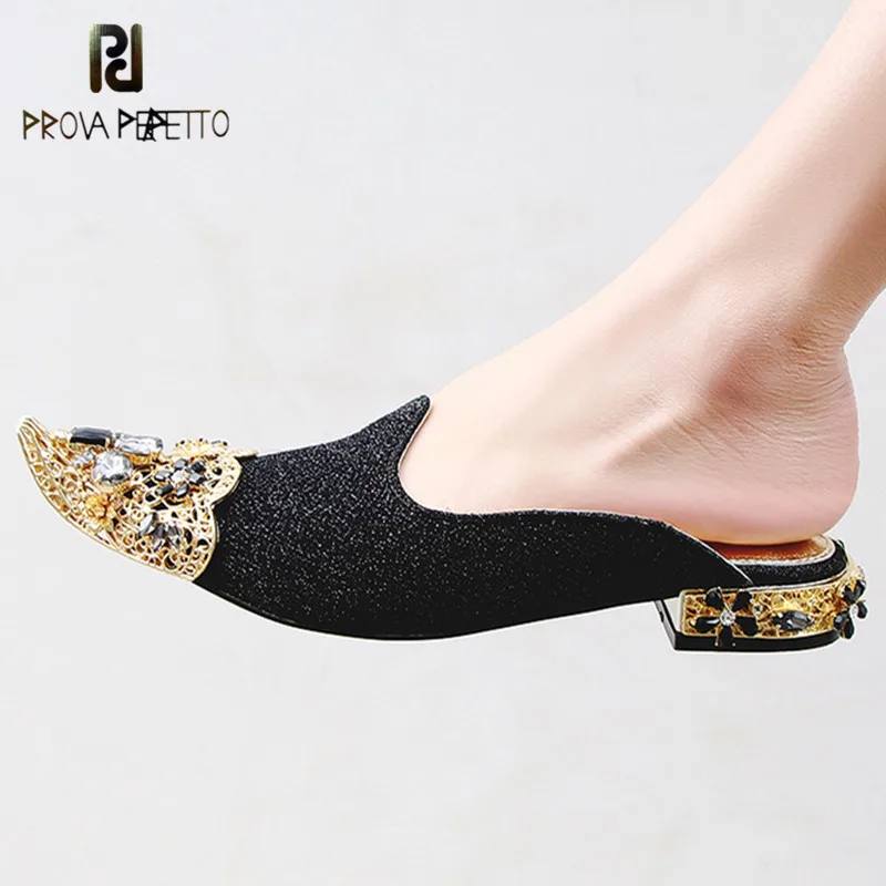 Prova Perfetto 2018 Metal Hollow Carve Rhinestone Pointed Toe Woman Mules Crystal Slippers Women Retro Low Heel Roman Style Shoe
Prova Perfetto 2018 Metal Hollow Carve Rhinestone Pointed Toe Woman Mules Crystal Slippers Women Retro Low Heel Roman Style Shoe