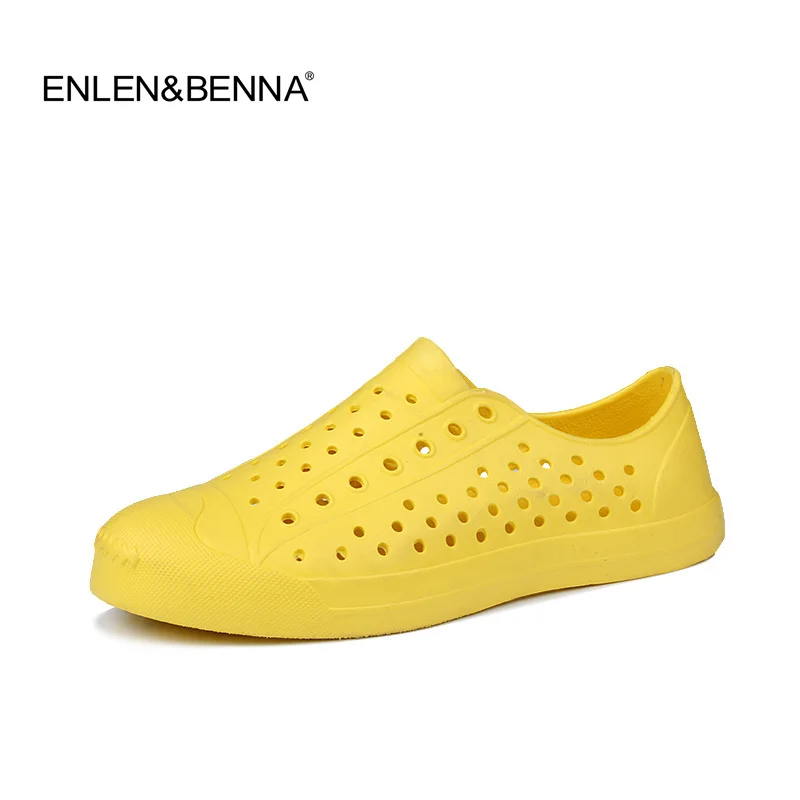 2018 Casual summer man Beach sandals Hollow Jelly Garden Breathable hole cutout Slip On Unisex cool Flat shoes sandalias mujer
2018 Casual summer man Beach sandals Hollow Jelly Garden Breathable hole cutout Slip On Unisex cool Flat shoes sandalias mujer