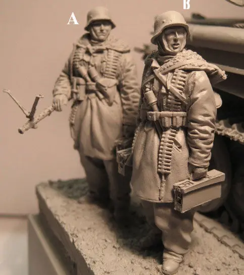 

1/35 Scale Unpainted Resin Figure Easten soldiers 2 figures (tank is not included) collection figure