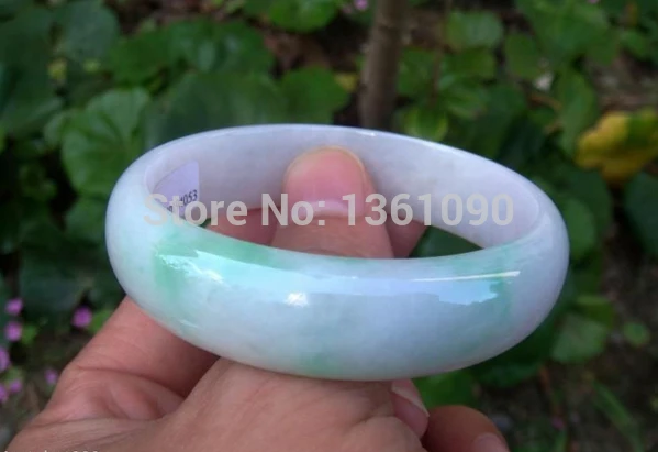00610 Certified White Green Natural Grade A Jade Emerald Jadeite Bangle Bracelet 57MM (A0429)
00610 Certified White Green Natural Grade A Jade Emerald Jadeite Bangle Bracelet 57MM (A0429)