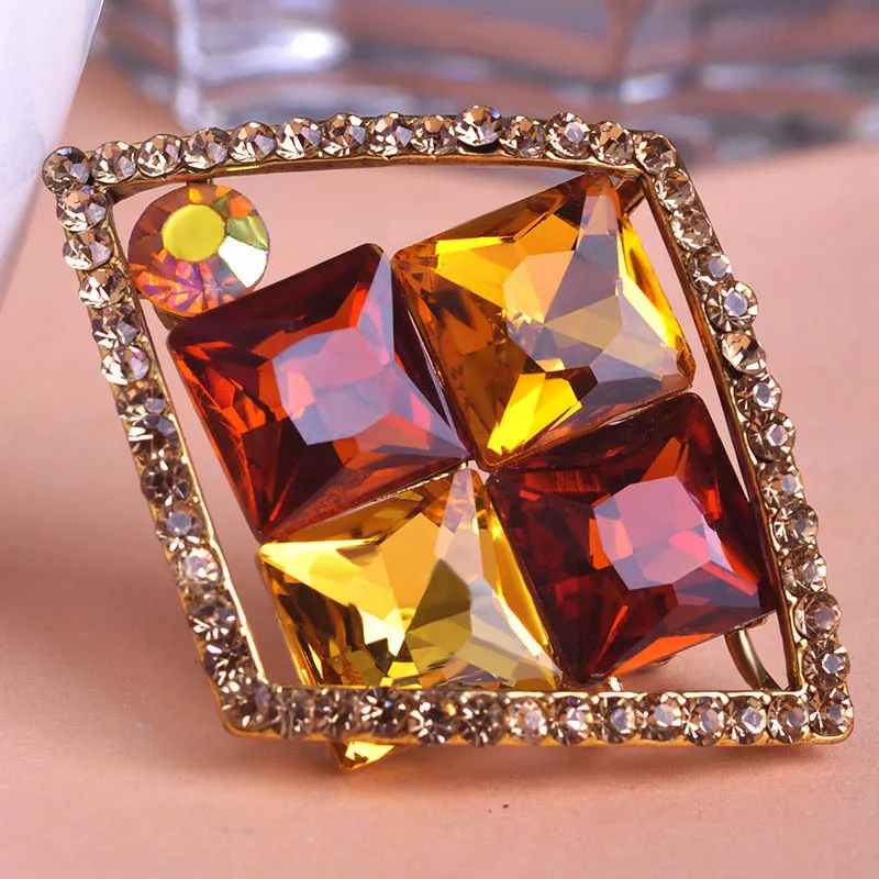 Statement Punk Broche Strass Fashion women's Rhinestone Pins And Broaches Luxury Brand Glass Lage Wedding Brooches Women Joyas
Statement Punk Broche Strass Fashion women's Rhinestone Pins And Broaches Luxury Brand Glass Lage Wedding Brooches Women Joyas