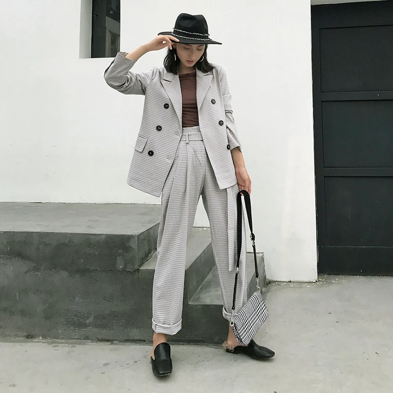 New women Plaid pant suits set female autumn Double-breasted plaid casual fashion suit + nine-pants Loose two-piece suit
New women Plaid pant suits set female autumn Double-breasted plaid casual fashion suit + nine-pants Loose two-piece suit