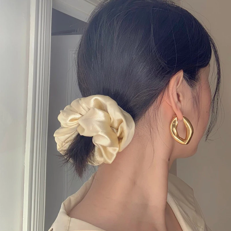 HZ 2019 New Simple Solid Color Satin Rubber Bands Tiara Hair Band Rope Scrunchie Ponytail Holder Elastic for Hair Accessories
HZ 2019 New Simple Solid Color Satin Rubber Bands Tiara Hair Band Rope Scrunchie Ponytail Holder Elastic for Hair Accessories