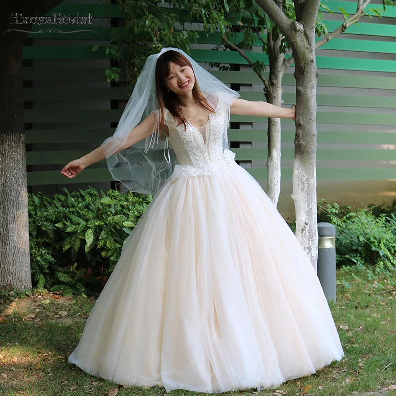 Amazing Luxury Wedding Ball Gowns Sparkly Beading Champagne Tulle Bridal Gowns Princess Vestido De Noivas DW143
Amazing Luxury Wedding Ball Gowns Sparkly Beading Champagne Tulle Bridal Gowns Princess Vestido De Noivas DW143