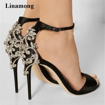 2018 fashion hot selling Exquisite relief printing Elegant and wild thin heels open toe Leather and metal matching sandals
2018 fashion hot selling Exquisite relief printing Elegant and wild thin heels open toe Leather and metal matching sandals