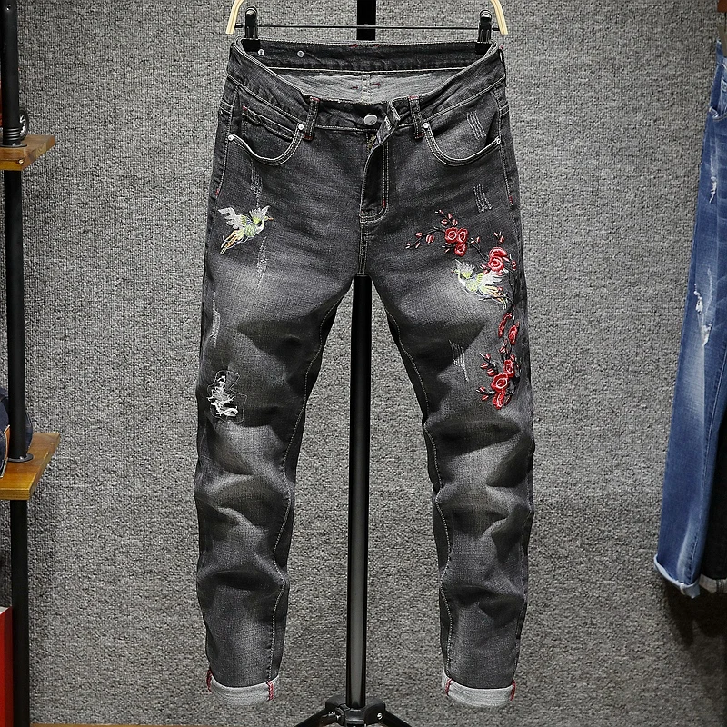 2018 New Flower Pants Men's Jeans Feet Slim Fashion Embroidery Chinese Style Embroidery Male Hot Sale Elasticity Skinny Trousers
2018 New Flower Pants Men's Jeans Feet Slim Fashion Embroidery Chinese Style Embroidery Male Hot Sale Elasticity Skinny Trousers