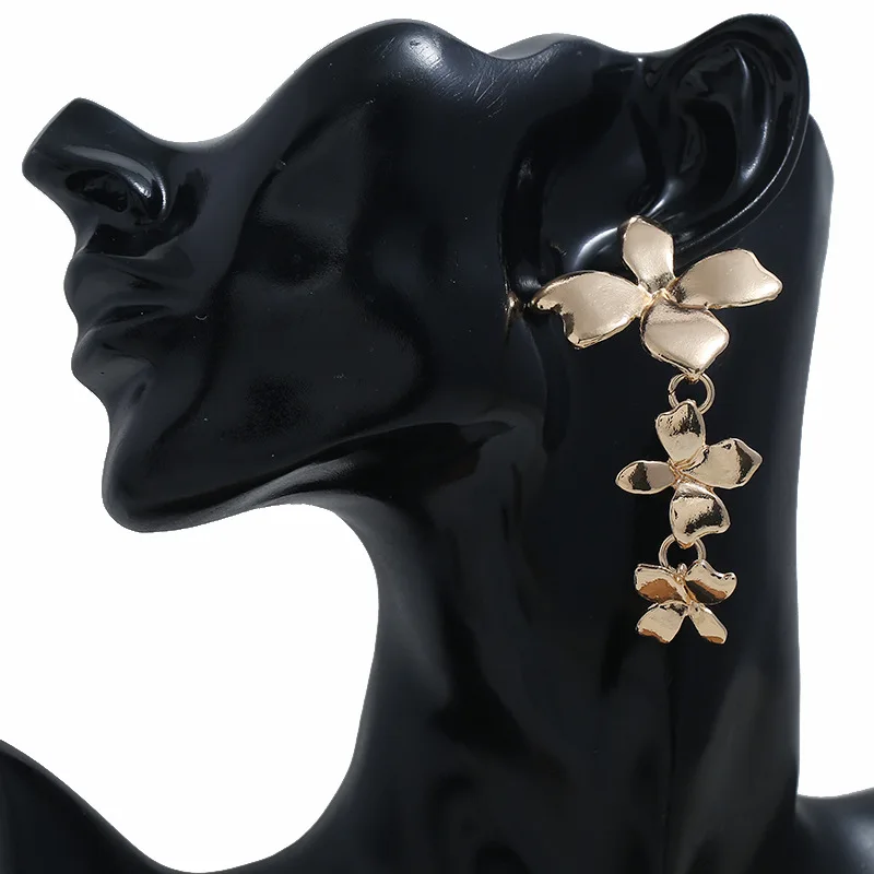 8Seasons Vintage Gold Metal Earrings For Women Multi Layers Flower Longd Dangle Earrings For Women Wedding Party Sweet Earrings
8Seasons Vintage Gold Metal Earrings For Women Multi Layers Flower Longd Dangle Earrings For Women Wedding Party Sweet Earrings