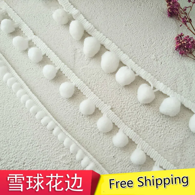 10Yard/Lot White lace tassel plush ball fringe lace trim doll hand DIY batching ribbon lace baby dress bag pompon accessories
10Yard/Lot White lace tassel plush ball fringe lace trim doll hand DIY batching ribbon lace baby dress bag pompon accessories
