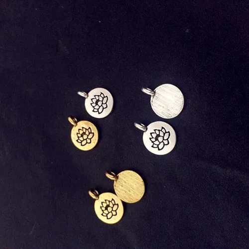 10pcs) Jewelry DIY Cute Tierra Cast Style Lotus Charm Fleur de Lis Dijes De Iniciales Lotus Printed Yoga Charms
10pcs) Jewelry DIY Cute Tierra Cast Style Lotus Charm Fleur de Lis Dijes De Iniciales Lotus Printed Yoga Charms