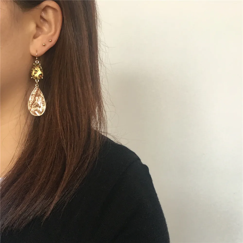 CHIC GOLD COLOR PLATING MR COIN WITH LEOPARD PRINT STONE DROP EARRING FOR WOMEN GIRL
CHIC GOLD COLOR PLATING MR COIN WITH LEOPARD PRINT STONE DROP EARRING FOR WOMEN GIRL