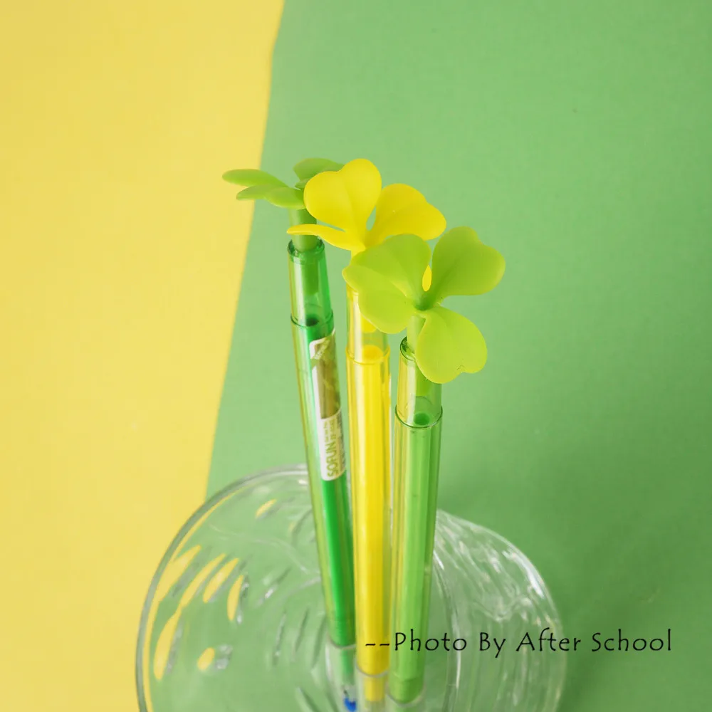 3Pcs 0.38mm Gel Pen Set With Dust-proof plug Four-leaf clover Design Pen Office Stationery Korean School Supplies Cute Gel Pens
3Pcs 0.38mm Gel Pen Set With Dust-proof plug Four-leaf clover Design Pen Office Stationery Korean School Supplies Cute Gel Pens