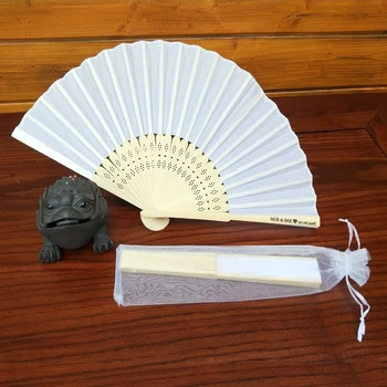 18 color Fashion Elegant White Folding Silk Hand with Organza bag Wedding Gift Party Favors DIY Creative Blank Fan
18 color Fashion Elegant White Folding Silk Hand with Organza bag Wedding Gift Party Favors DIY Creative Blank Fan