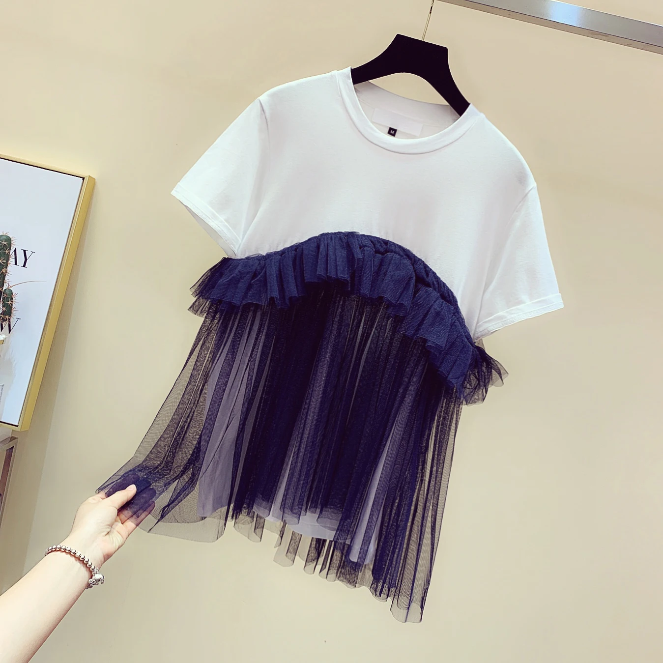 Mesh Stitching White T Shirt Woman Short Sleeve T-shirts Spring Summer 2019 New Korean Loose Personality T-shirt Basic Top
Mesh Stitching White T Shirt Woman Short Sleeve T-shirts Spring Summer 2019 New Korean Loose Personality T-shirt Basic Top