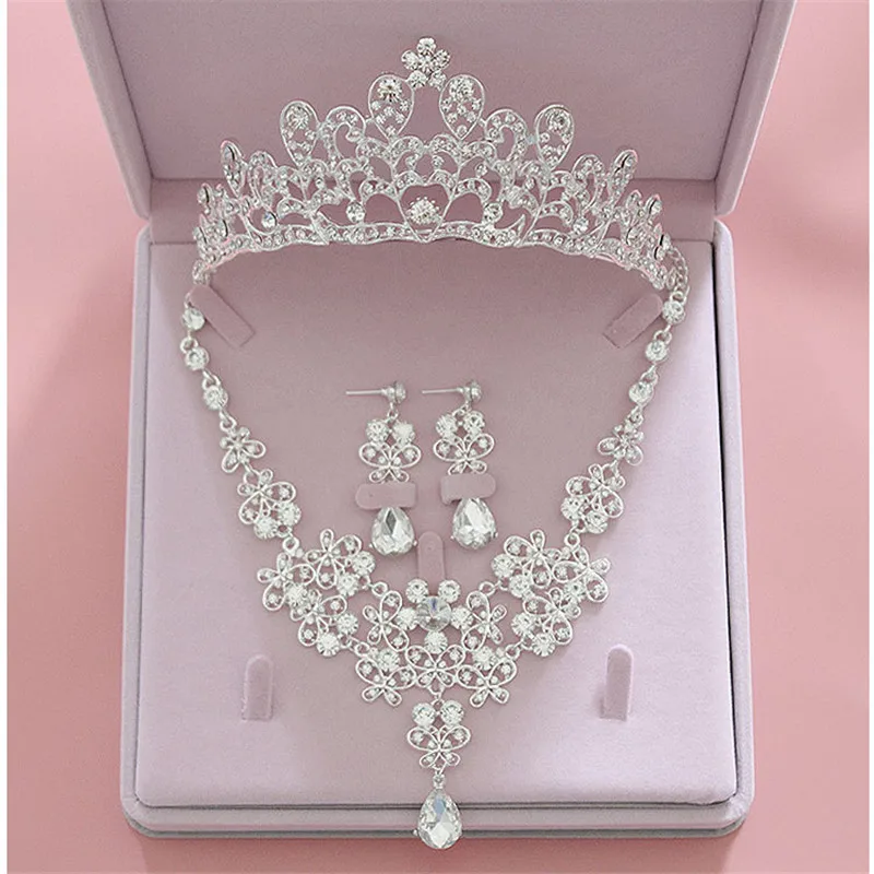 Sparkling Crystal Wedding&Engagement Jewelry Sets Silver Tiara Crown Earring Necklace Wedding Bridal Jewelry Sets For Women
Sparkling Crystal Wedding&Engagement Jewelry Sets Silver Tiara Crown Earring Necklace Wedding Bridal Jewelry Sets For Women