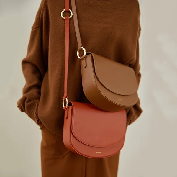2019 new Korean designer simple ring saddle bag semi-circle shoulder slung handbag
2019 new Korean designer simple ring saddle bag semi-circle shoulder slung handbag