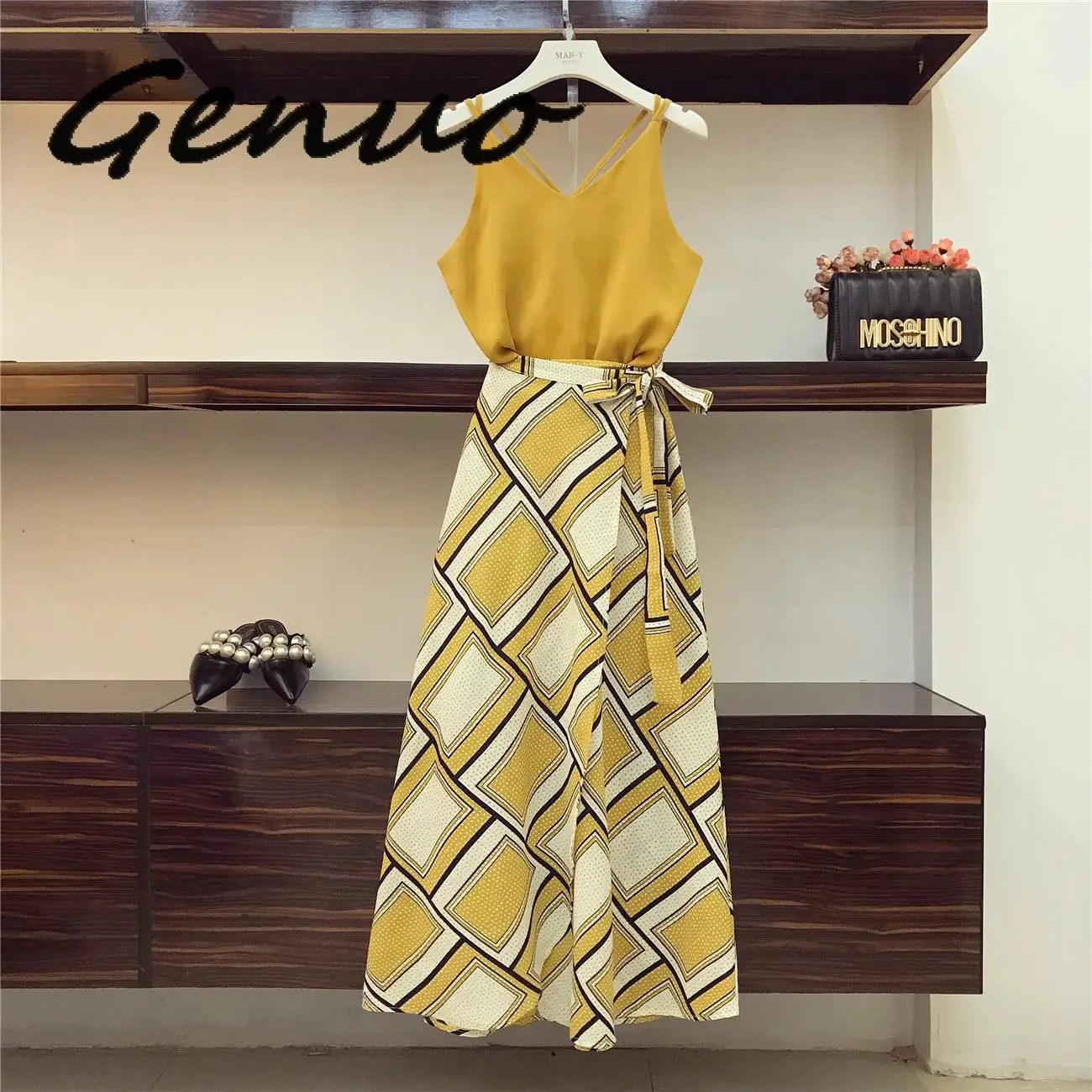 2019 Holiday Wind Bohe Skirts Suit Women Summer Sexy Suspender Vest Top + High Waist Split Fork Printing Skirt Two-piece Sets
2019 Holiday Wind Bohe Skirts Suit Women Summer Sexy Suspender Vest Top + High Waist Split Fork Printing Skirt Two-piece Sets