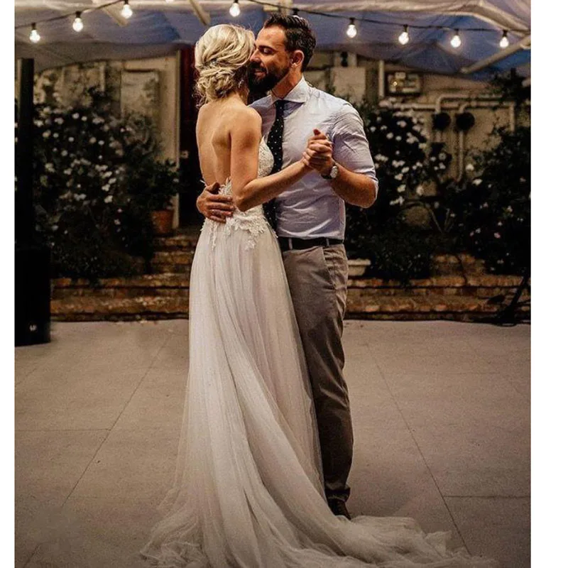 SOFUGE Boho Wedding Dress 2019 Appliqued with Flowers Tulle A-Line Sexy Backless Beach Bride Dress Wedding Gown
SOFUGE Boho Wedding Dress 2019 Appliqued with Flowers Tulle A-Line Sexy Backless Beach Bride Dress Wedding Gown