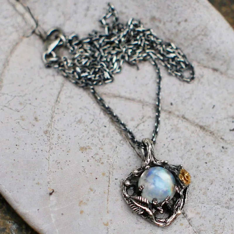 New Arrial Woman Fashion Plum Blossom Vintage Black Gold Necklace White Fire Opal Jewelry Flower Pendant & Necklace
New Arrial Woman Fashion Plum Blossom Vintage Black Gold Necklace White Fire Opal Jewelry Flower Pendant & Necklace