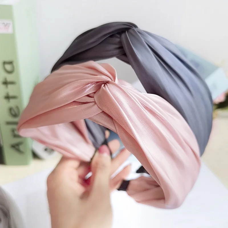 Korean Fashion Women's New Solid Color Fabric Headband Elegant Girl Multi-layer Bud Silk Yarn Cross Headband Headband
Korean Fashion Women's New Solid Color Fabric Headband Elegant Girl Multi-layer Bud Silk Yarn Cross Headband Headband