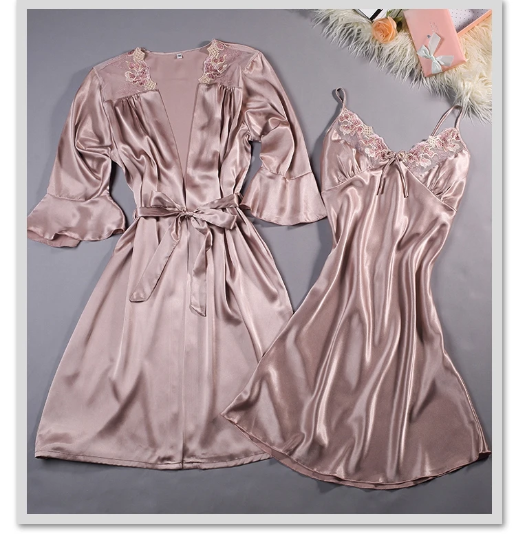 high quality Women Silk Lembroidery Lady Sleepwear Fashion Sexy Sets V-Neck Sleepwear Women's Pajamas Spaghetti Strap With Coat
high quality Women Silk Lembroidery Lady Sleepwear Fashion Sexy Sets V-Neck Sleepwear Women's Pajamas Spaghetti Strap With Coat