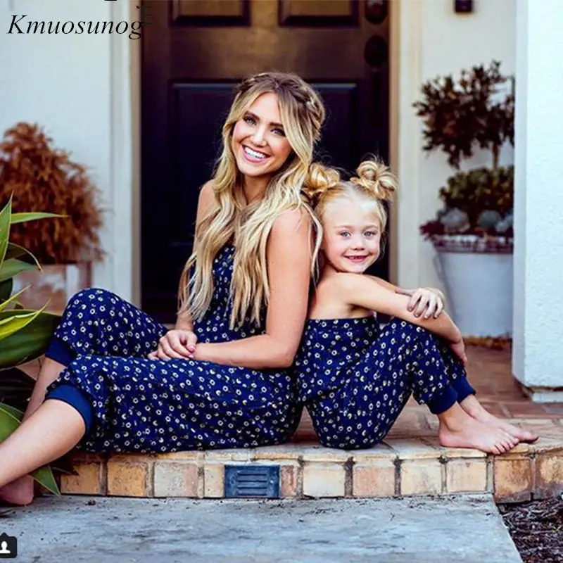 Mommy and me Jumpsuit Outfit Strapless Small Daisy Print Romper Jumpsuits Mother and Daughter Clothes Loose Caual Playsuit C0385
Mommy and me Jumpsuit Outfit Strapless Small Daisy Print Romper Jumpsuits Mother and Daughter Clothes Loose Caual Playsuit C0385