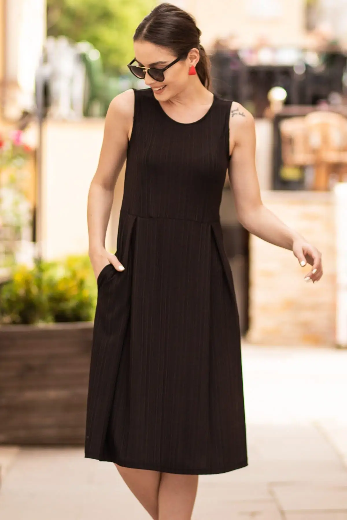 Armonika женское черное платье миди с карманами без рукавов рисунком из мультфильма