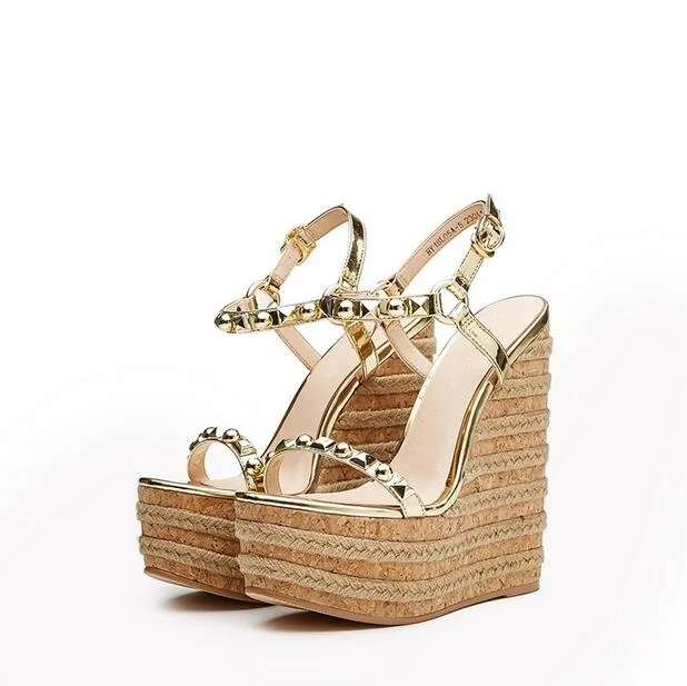 Hot Selling Women Gold Studded Wedge Sandals Peep Toe High Platform Summer Dress Shoes Ankle Straps Woven Metal Decoration Shoes
Hot Selling Women Gold Studded Wedge Sandals Peep Toe High Platform Summer Dress Shoes Ankle Straps Woven Metal Decoration Shoes