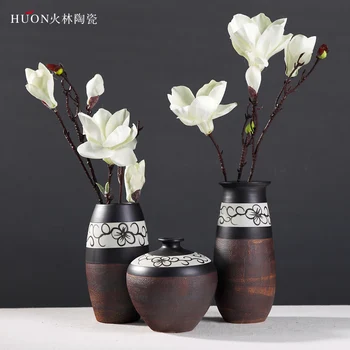 modern simple personality ceramic home living room table room table dry flower ornamental works of Art
modern simple personality ceramic home living room table room table dry flower ornamental works of Art
