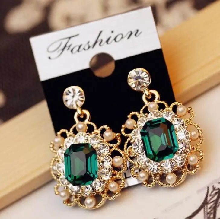 Small green crystal stylish Retro short Drop earrings for women girls full crystal pearls delicate elegant fashion drop earrings
Small green crystal stylish Retro short Drop earrings for women girls full crystal pearls delicate elegant fashion drop earrings