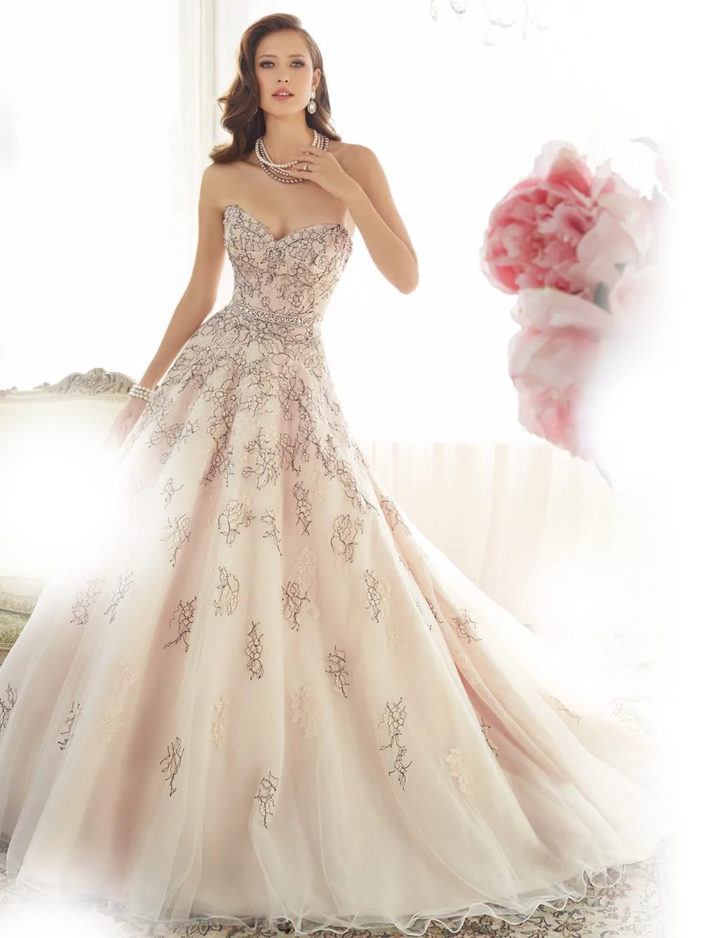 2019 Fashion Trend New Wedding Dresses Sweetheart Neck Lace-up Back Chapel Train Appliques Embelished Bridal Gowns
2019 Fashion Trend New Wedding Dresses Sweetheart Neck Lace-up Back Chapel Train Appliques Embelished Bridal Gowns