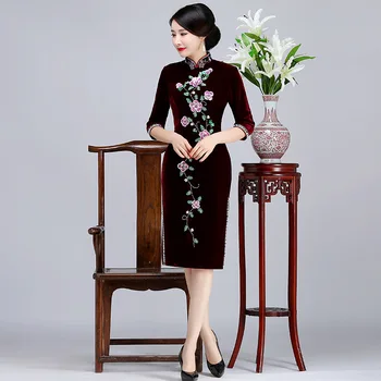 Vintage Mandarin Collar Velvet Women Cheongsam Elegant Ladies Flower Formal Chinese Dress Exquisite Beads Qipao Oversized 4XL
Vintage Mandarin Collar Velvet Women Cheongsam Elegant Ladies Flower Formal Chinese Dress Exquisite Beads Qipao Oversized 4XL