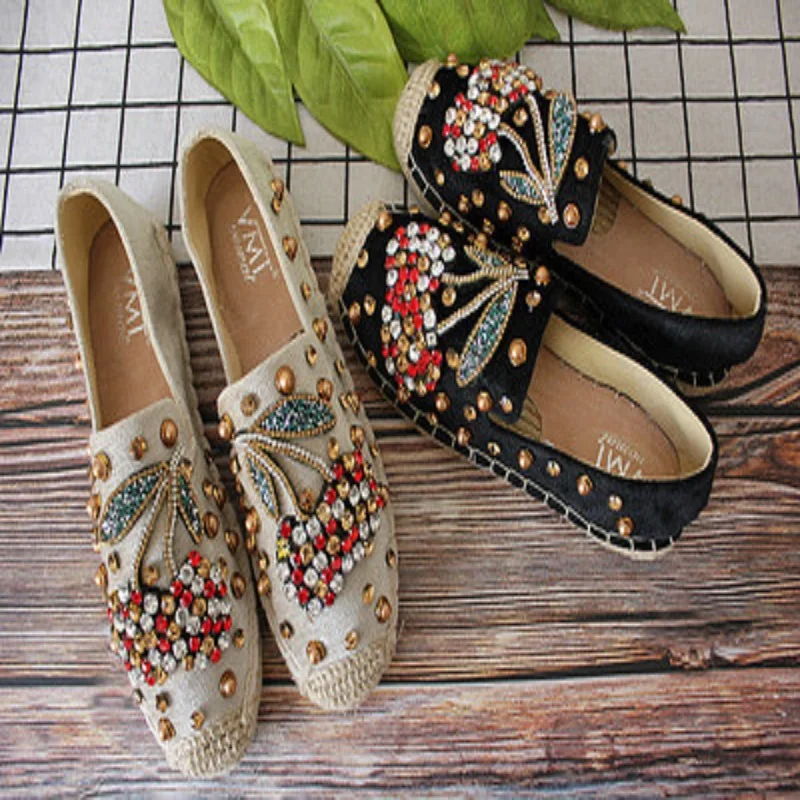 2019 spring rhinestone shallow mouth small cherry breathable cotton linen low to help single shoes round head canvas shoes
2019 spring rhinestone shallow mouth small cherry breathable cotton linen low to help single shoes round head canvas shoes